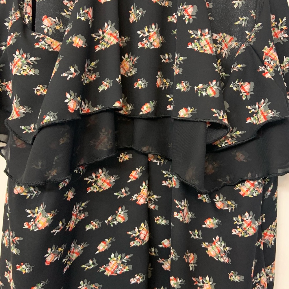 Floral Racer back Ruffle layer tank - Picture 4 of 4